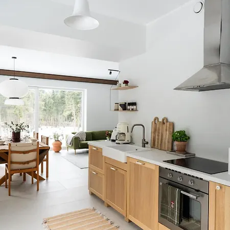 Charming Seaside Country Cottage * Myza Lakhetaguze