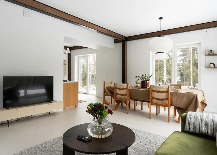 Charming Seaside Country Cottage