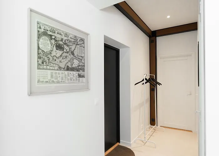 Charming Seaside Country Cottage Myza Lakhetaguze